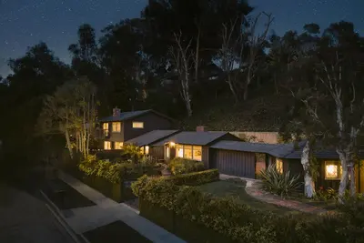 Image de Exclusive Santa Monica Canyon Beach House à Upper Canyon et sur Double Lot