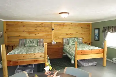 Image de Finley's Riverside Cabins | Cabine # C