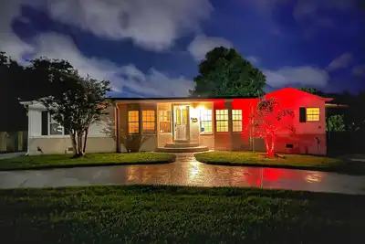 Image de Daytona Beach - Maison de vacances confortable avec piscine d'eau salée