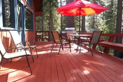 Image de Parfait pour votre prochaine escapade! Classic Tahoe Chalet - Près de tout!