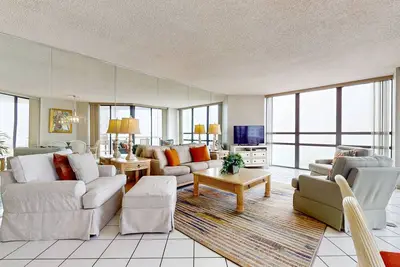 Image de Nouvelle Liste! Magnifique Condo en Bord de mer Avec Piscine Commune, Tennis et Accès à la Plage