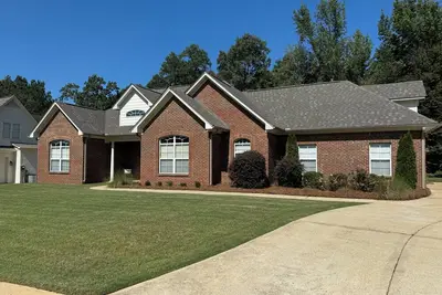 Image de Location week-end pour Ole Miss Football \/ Baseball, Graduation, Double Decker & More!