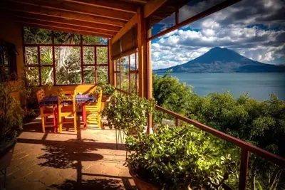 Image de Exquise Accueil - Volcan & Lake View le 10-Acre Garden Estate avec piscine
