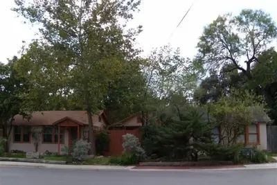 Image de «Bird's Nest Guest Cottage» Guadalupe River - Dog Friendly (Frais de chien 15 $ / nuit)