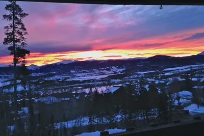 Image de Vues spectaculaires sur la montagne. Capacité d'accueil 8, Wifi rapide, piscine et spa dans le club