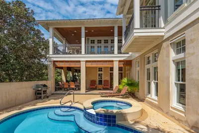 Image de Nestled InnPrivate, parfait pour toute la famille! - 5br Maison de vacances, piscine,