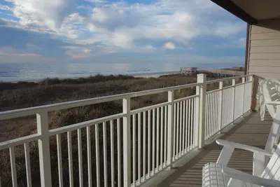 Image de Oceanfront 4 Bedroom Corner Condo - Vues privilégiées!