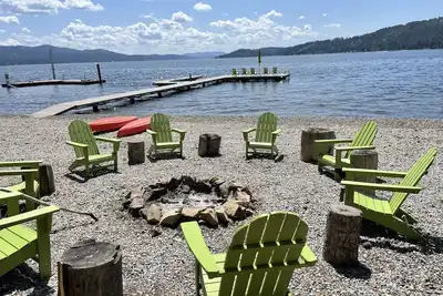 Image de Magnifique front de mer du lac Coeur d'Alene Ă Driftwood Bay