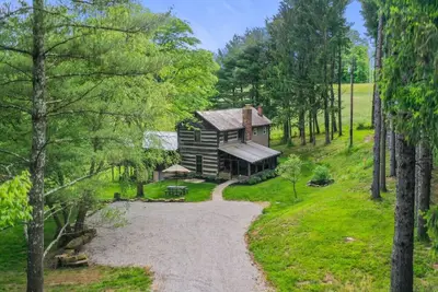 Image de Une D'Une Nature Cabine En Bois Historique ENTIÈREMENT RÉNOVÉE Sur 10+ Acres À Hocking Hills