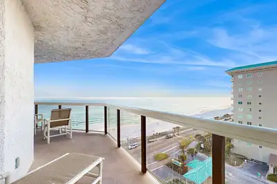 Image de Nouvelle Liste! Spacieux condo front de mer w / piscine partagée / bain à remous / salle de gym et accès à la plage