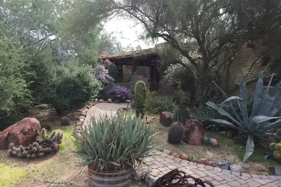 Image de Charmante maison en adobe du sud-ouest sur 2 1/2 acres.