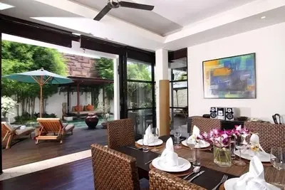 Image de Villa avec piscine privée avec 3 chambres.