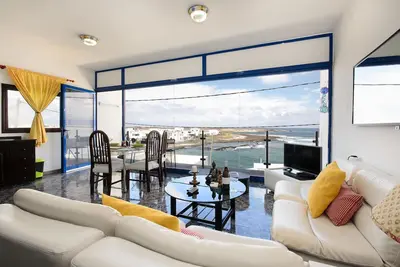 Image de Vacation Apartment in Great Location with Wi-Fi, Balcony & Magnificent View