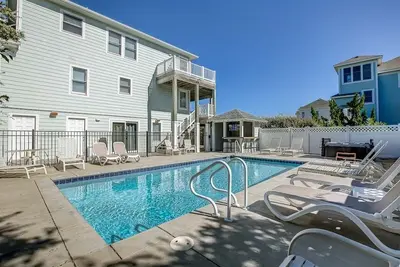 Image de Bella Vista | 200 m de la plage | Piscine privée, bain à remous, chien bienvenus