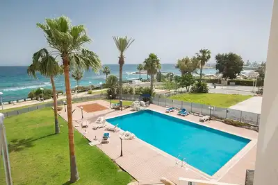 Apte. Tayla, Luxury 3bdr Protaras Apt. avec piscine communautaire sur la plage de Fig Tree Bay