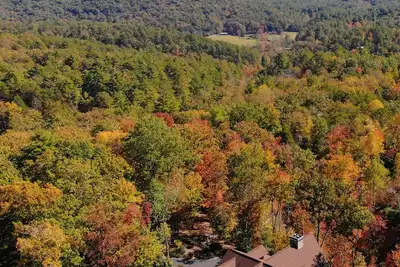 Image de 👍8 Min to Br ViewsAmazing Views 🌄 Luxury Lodge🛶 w \/ Game Room🃏🎱, 3 King Suites