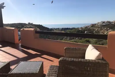 Image de Appartement Penthouse avec vue sur la mer, près de la plage avec connexion Wi-Fi gratuite par fibre optique