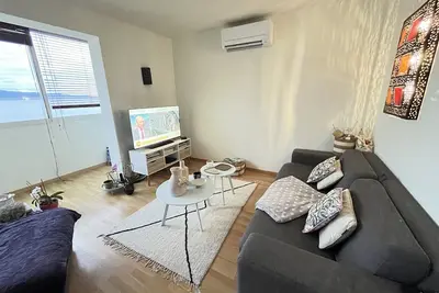 Image de Appartement T3 pieds dans l'eau quartier Trottel Ă Ajaccio vue mer imprenable.