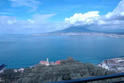 Image de Un grenier suspendu entre ciel et mer