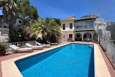 Image de Villa avec piscine privée + WiFi (fibres), air conditionné, vue mer