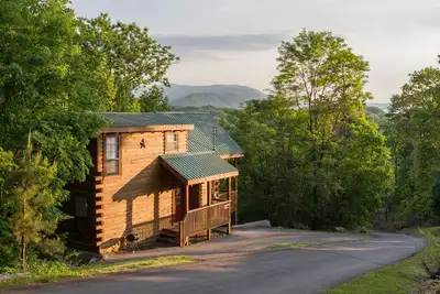 Image de Vues sur la montagne-bain à remous-Wifi gratuit-Loft King Bed-Pool Table-Big Tv pour le jour du match!