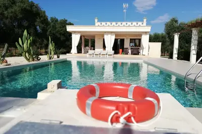 Image de Villa avec piscine privée pour profiter pleinement de l'atmosphère méditerranéenne authentique