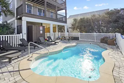Image de Rip's Reef -Sleeps 10- 4 chambres à coucher, 3. 5 salles de bain, piscine privée chauffée, vue sur le golfe!