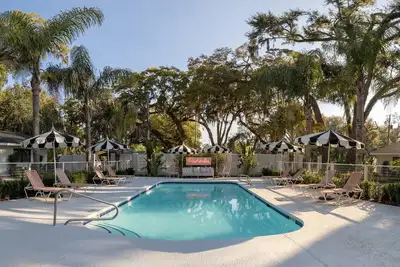 Image de Mandevilla, Modern Home w/ Pool Near Pier Village