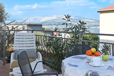 Image de Arbanija A1, appartement 1 chambre économique, à 80m de la plage