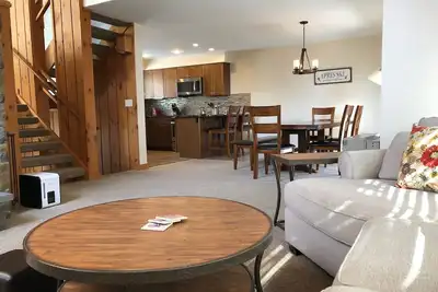 Image de Superbe - L'une des retraites de condos les plus magnifiquement rénovées de Loon Mountain