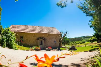 Image de Superbe conversion de grange située au cœur de la campagne galicienne
