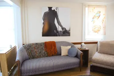Image de 2 Chambre Maison en ville! Près de la plage et des festivals avec Sauna