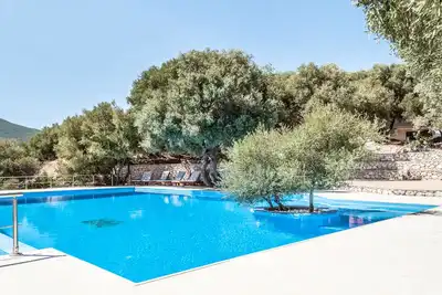 Image de Exclusive and luxuriant private peninsula property, unique villa, pool and views