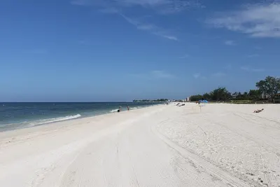 Image de Plage de l'autre côté de la rue, piscine, 3 lits