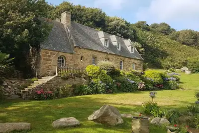 Image de Maison de caractère au cœur d'un site naturel avec accès direct à la plage