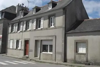 Image de Brittany, Finistère, Armorique Regional Natural Park, High house with Garden