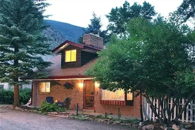 Image de Cozy Mountain Cottage dans le quartier historique de Georgetown, près des magasins et du ruisseau