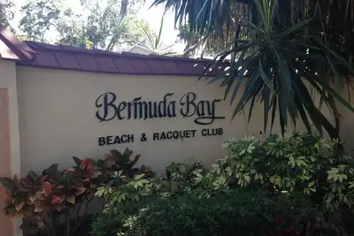 Image de 2 Br 2 Ba Unité à l'étage sur la plage privée!