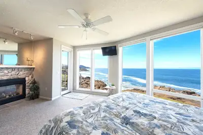 Image de Incroyable condo face Ă la mer, luxe 2 chambres, suite large vue sur la mer Mstr Suite