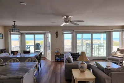 Image de Beachfront Vue à couper le souffle! Disponible du 5/18 au 6/8 à bon prix!