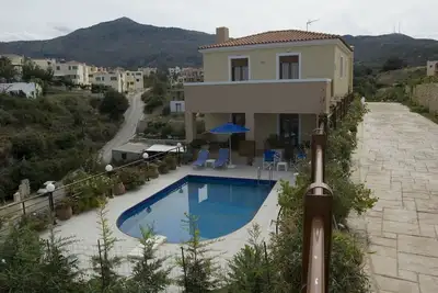 Image de Aloni Villa. Villa avec piscine privée Familo Friendly