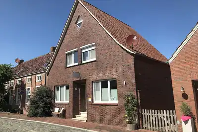 Image de Quatre étoiles sur le port: maison de pêcheur moderne et rénovée directement sur le port de Ditzumer