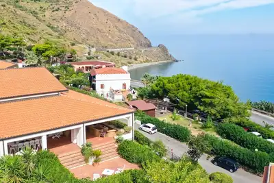 Image de Villa Panoramique Sur La Mer Avec Piscine
