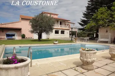 Image de Grande villa de 200 m2 au mileu d'un parc avec 4 chambres et 2 salles de bain