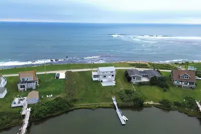 Image de Oceanfront Escape - vue sur l'eau depuis chaque fenĂŞtre!