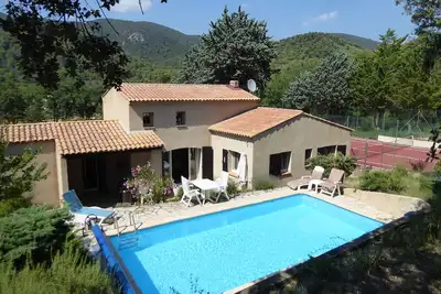 Image de Villa provençale avec piscine et court de tennis