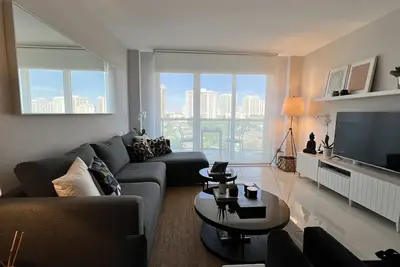 Image de Sunny Isles - Superbe appartement 1br / 1. 5bath