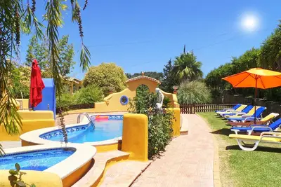 Image de Villa des orangers, belle propriété 4\/12 p, jaccuzzi, Ac, WiFi et grand jardin