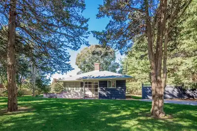 Image de Stylish East Hampton Home | Proche Baie, Salle A Manger, Stand Ferme | 5 * Avis