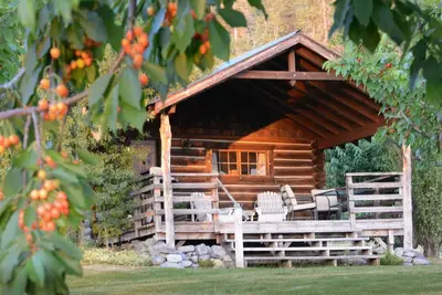 Authentique Montana Log Studio Cabin Overlooking Flathead Lake